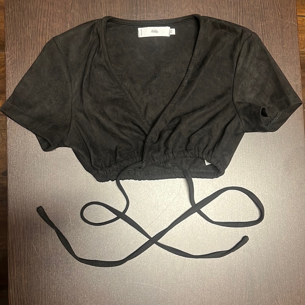 Adika - Tie Crop Top